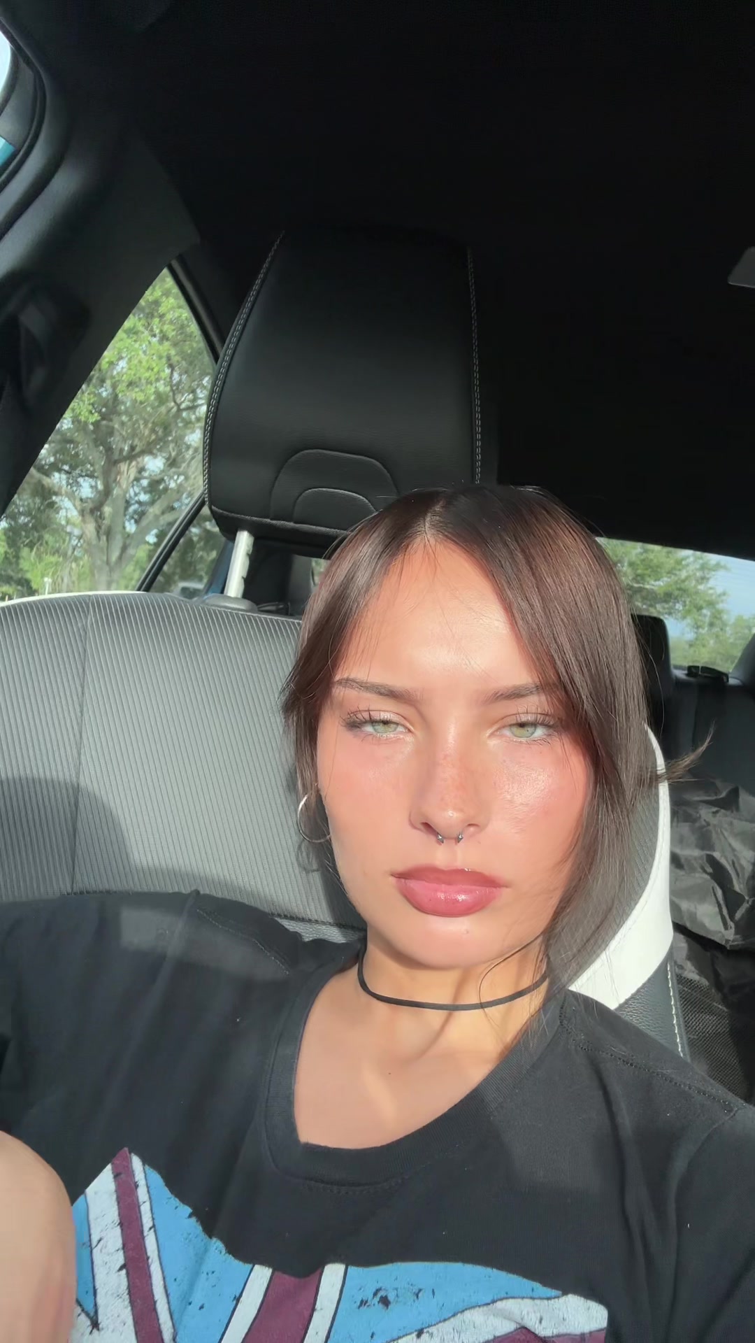 @:3