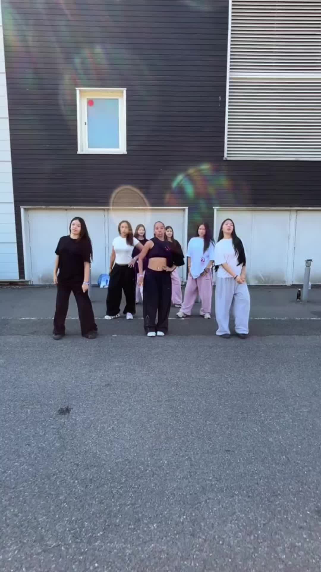 @NEEDS DANCE CREW