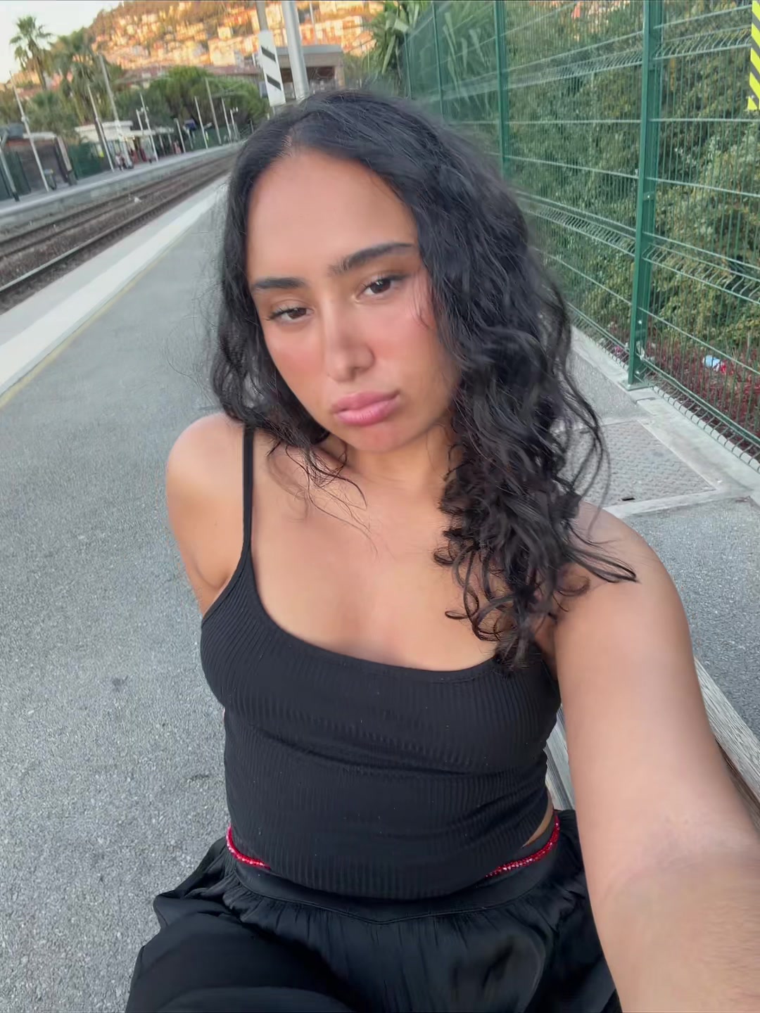 @...