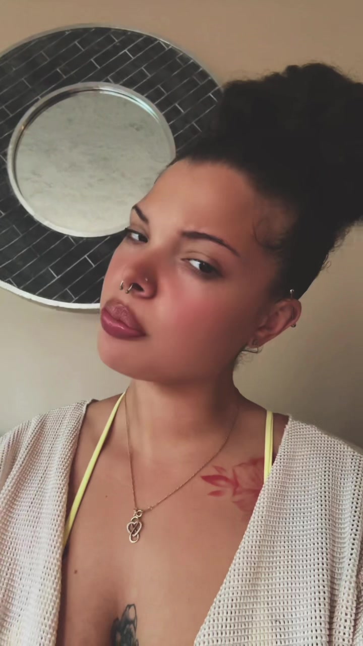 @DatGirlAdrii