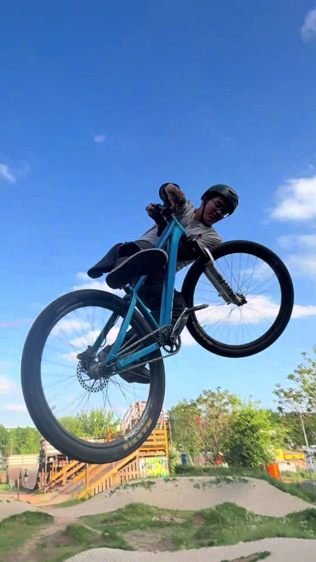 @Johnnyschmidt_mtb