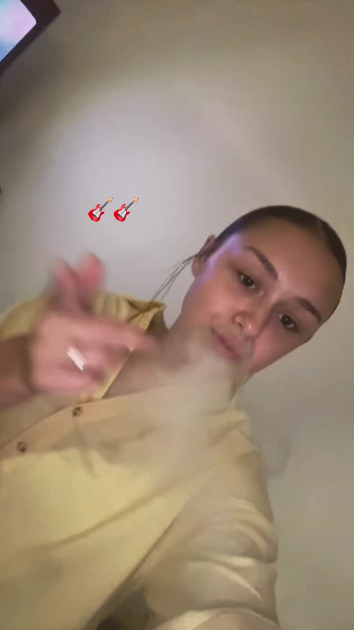 @𝐂𝐡𝐥𝐨𝐞́'🥥🐚🌺🪼