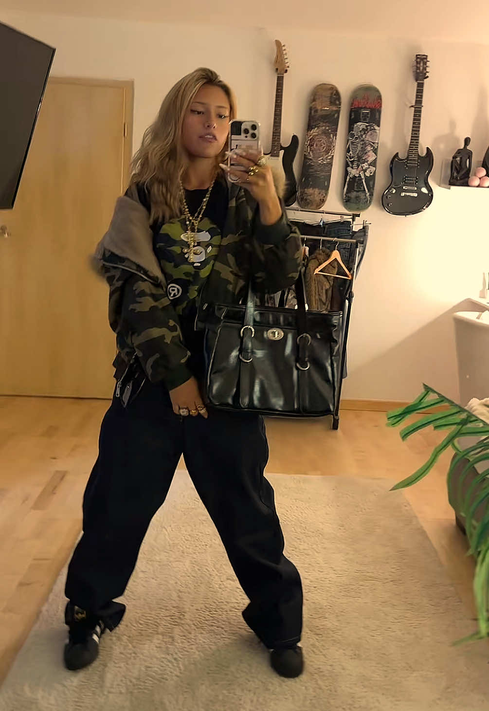 @Isabella