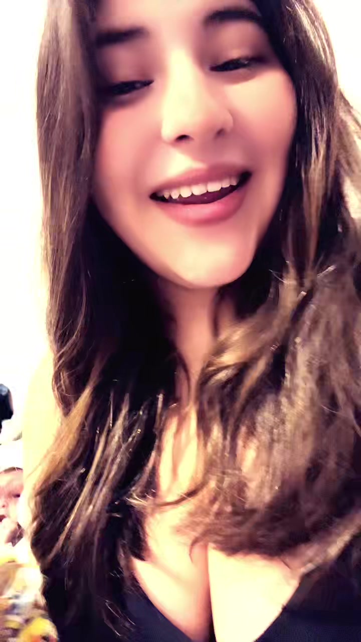 @Ari_bra&ntilde;as