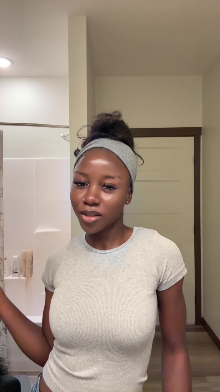 @Dark_girl_hawa