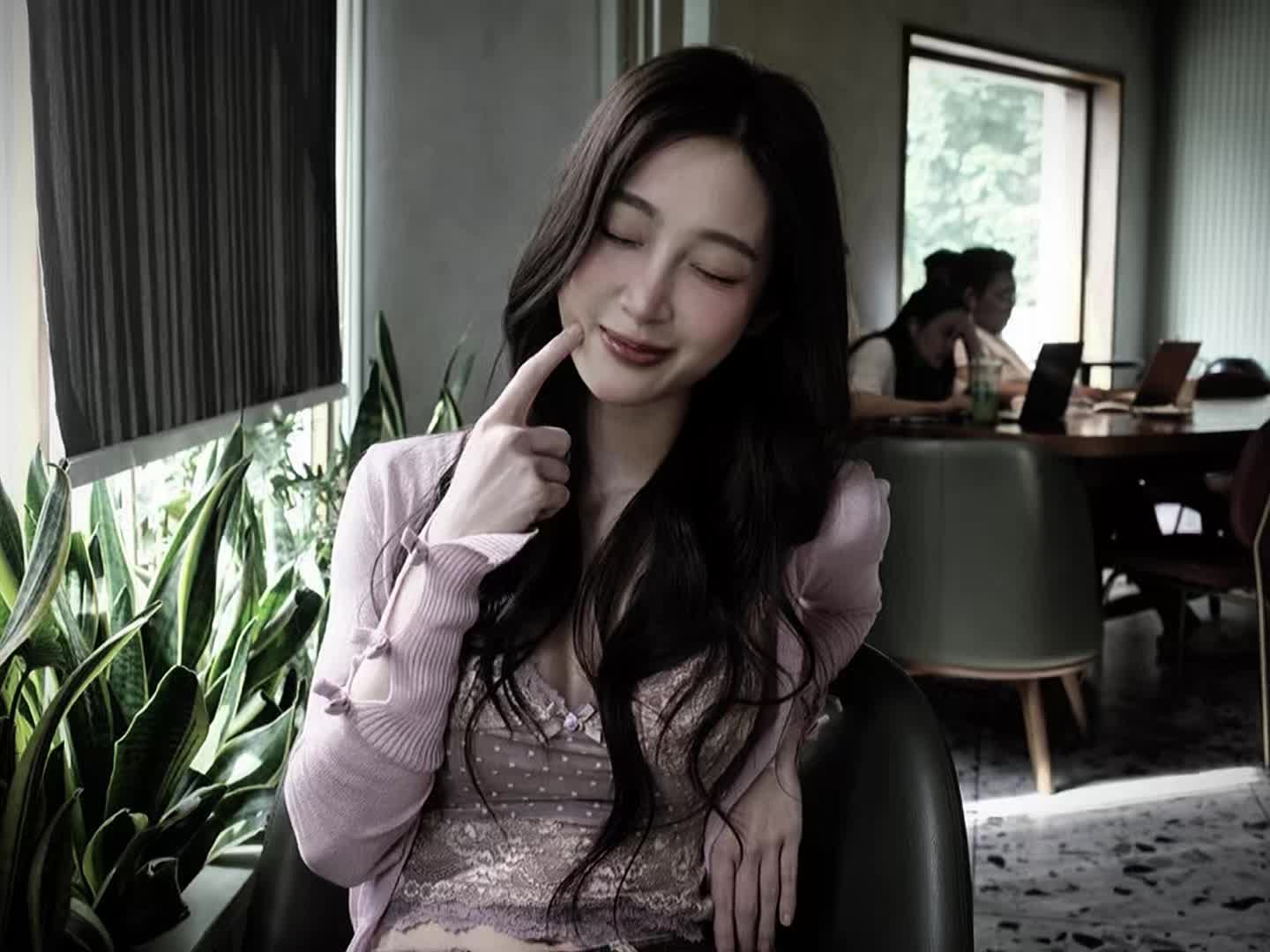 @bạn g&aacute;i em dung