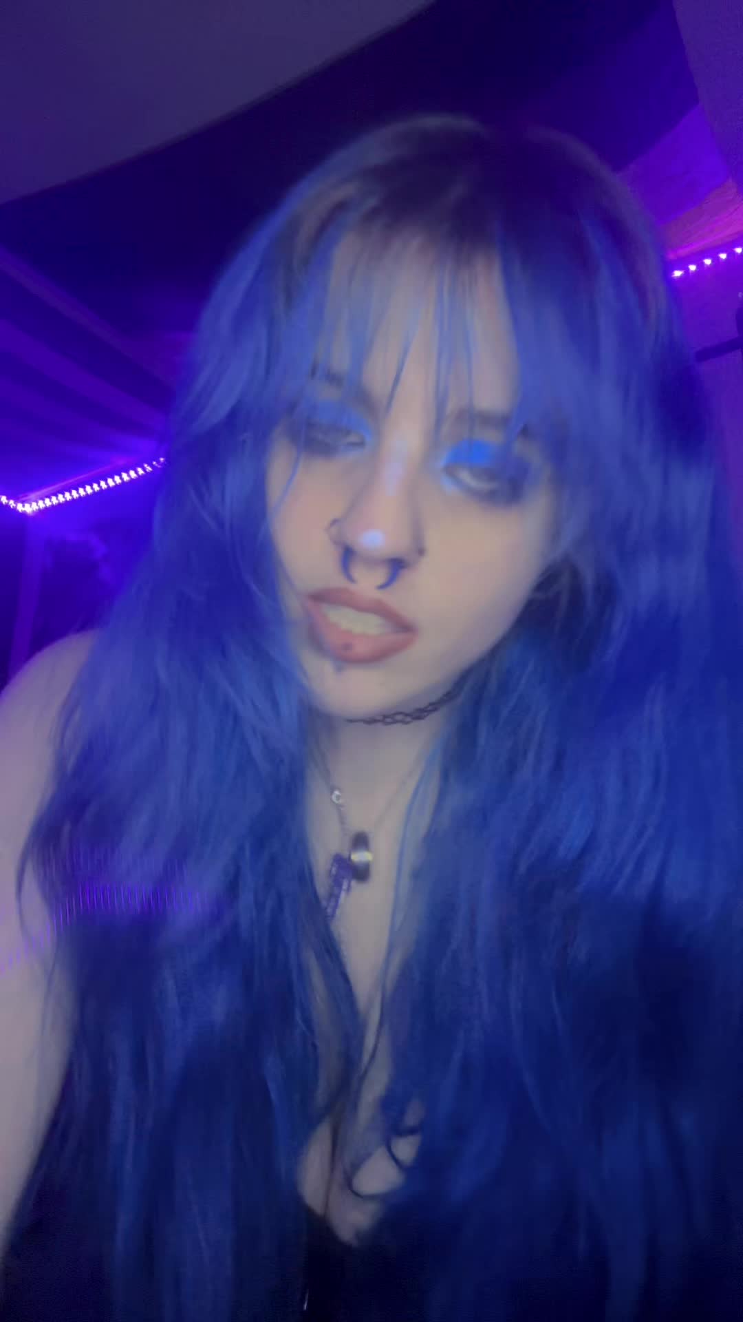 @Ez
