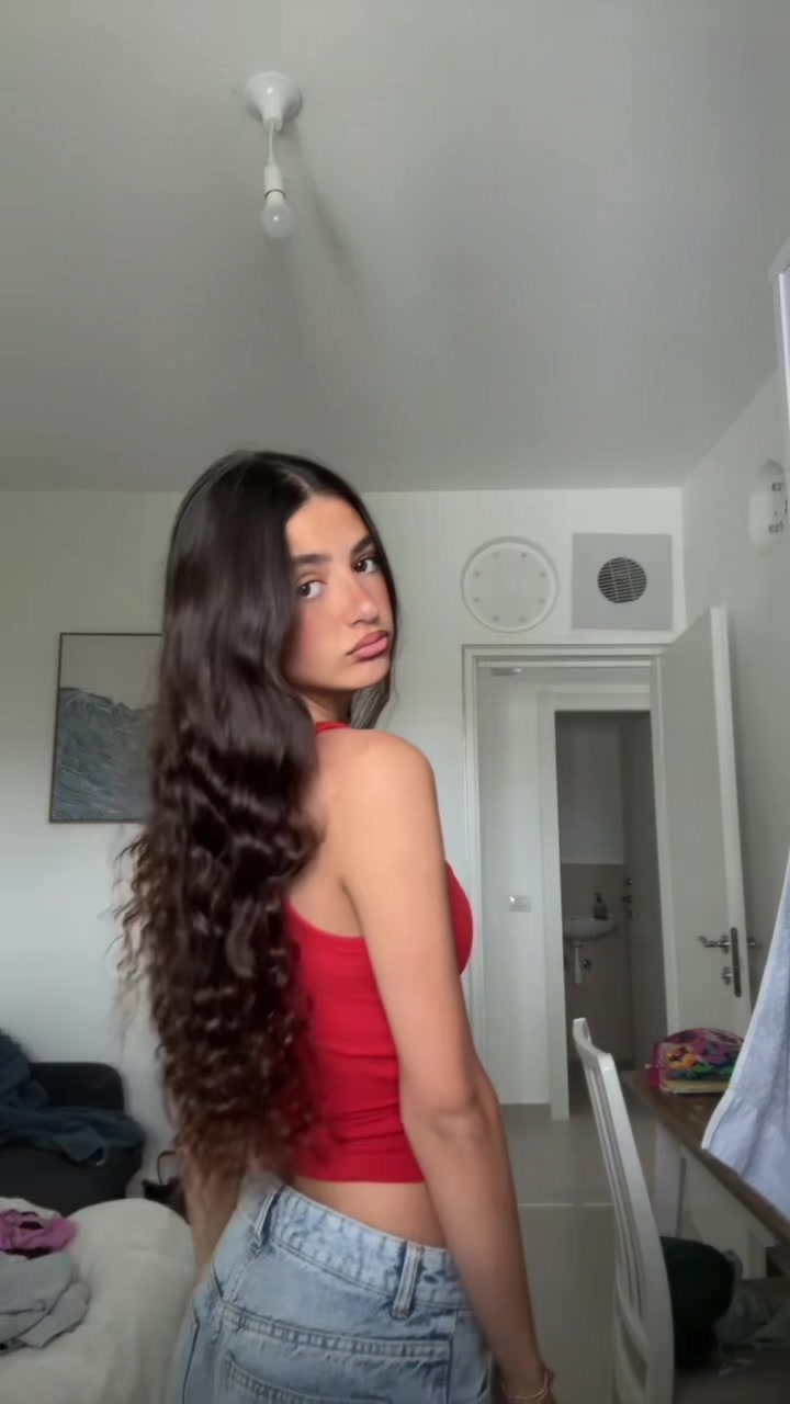 @•
