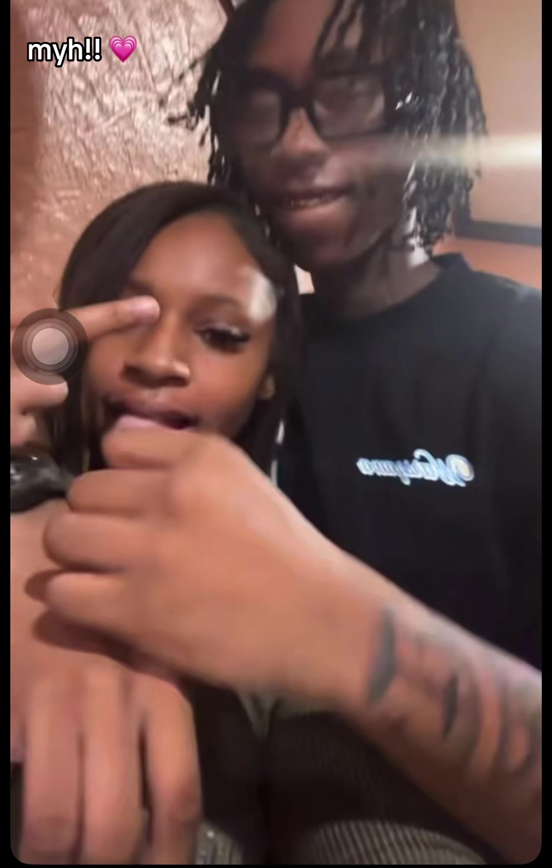 @👩🏽❤️💋👨🏾.