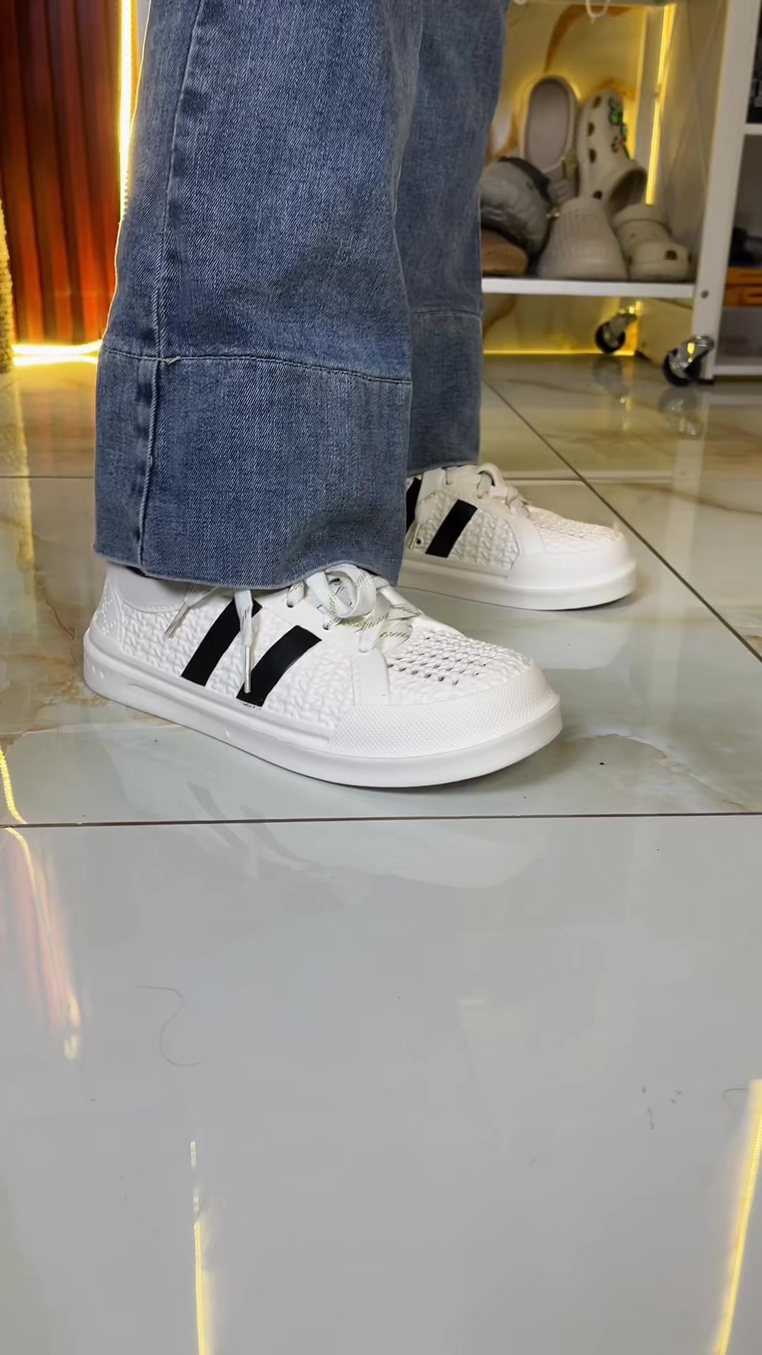 @LELI si paling TAS dan SANDAL