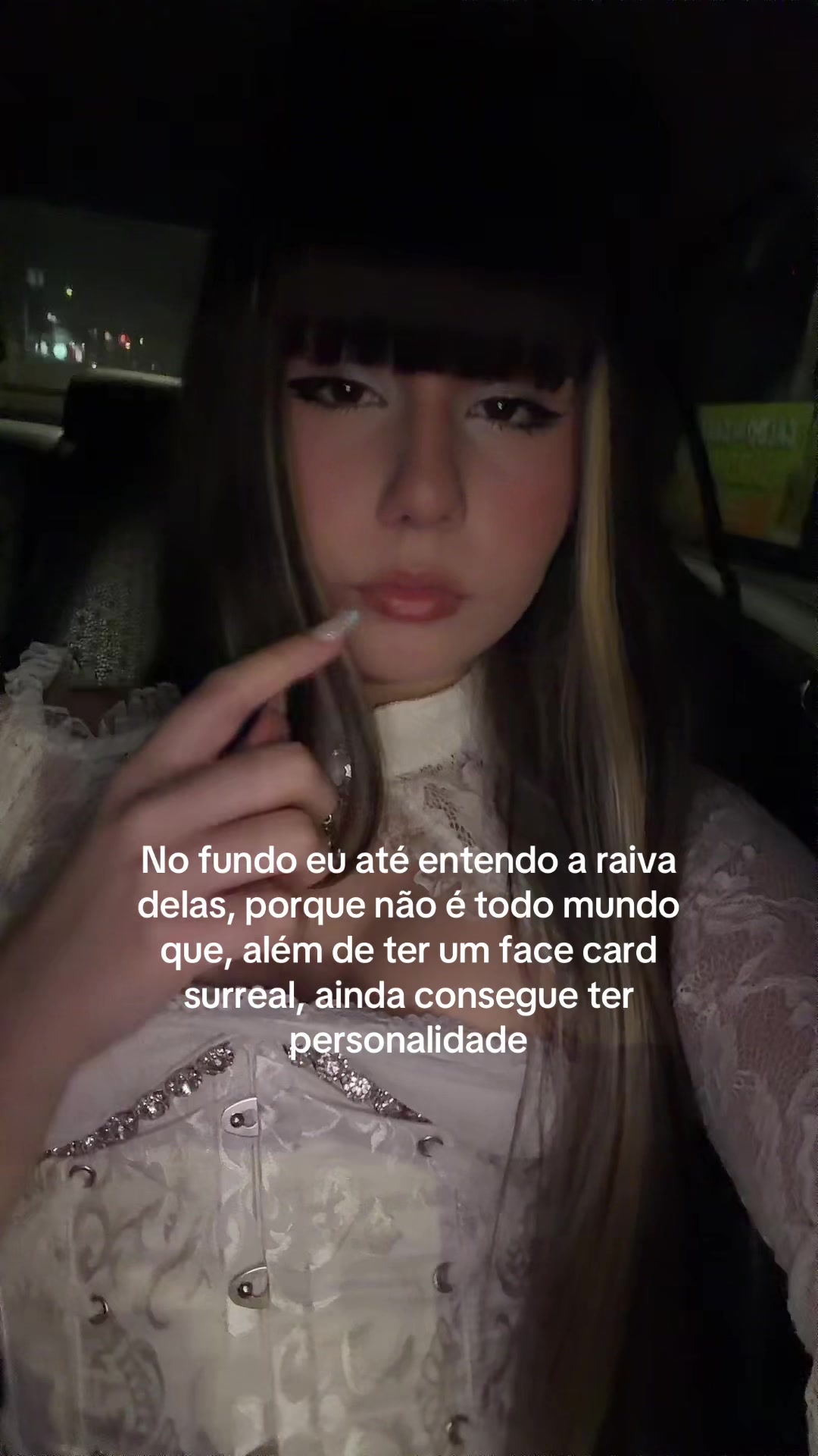 @Ellazoka