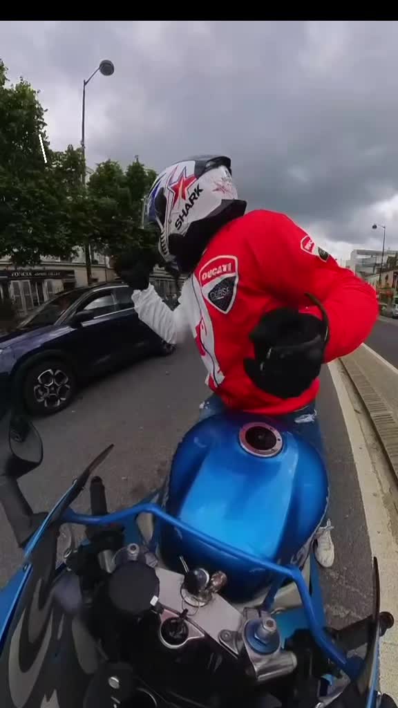 @LE MOTARD DANSANT
