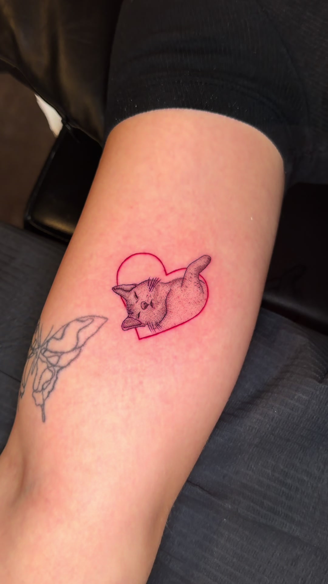 @fineline tattoo artist ❦