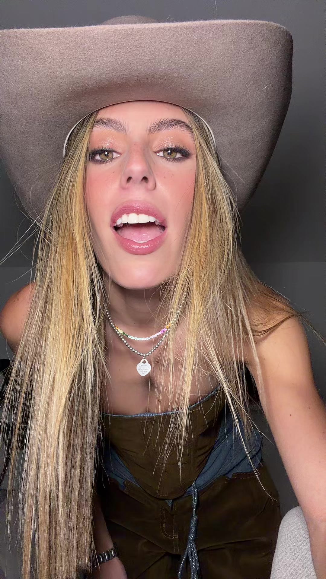 @camilareyeslondono