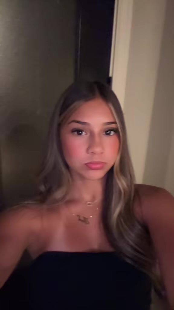 @🕶️🌺🍫🌸Mia