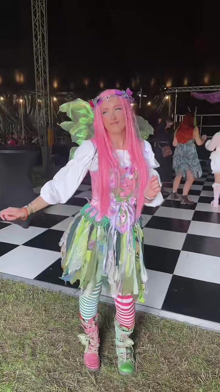 @Pixie_Scarlett