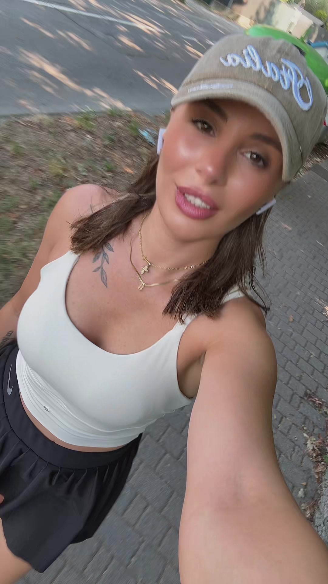 @ნინა