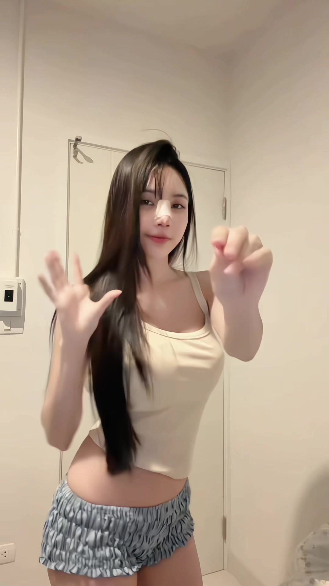 @จ๊ะจ๋าเหมียวเลี้ยงแมวชื่อมีมี่