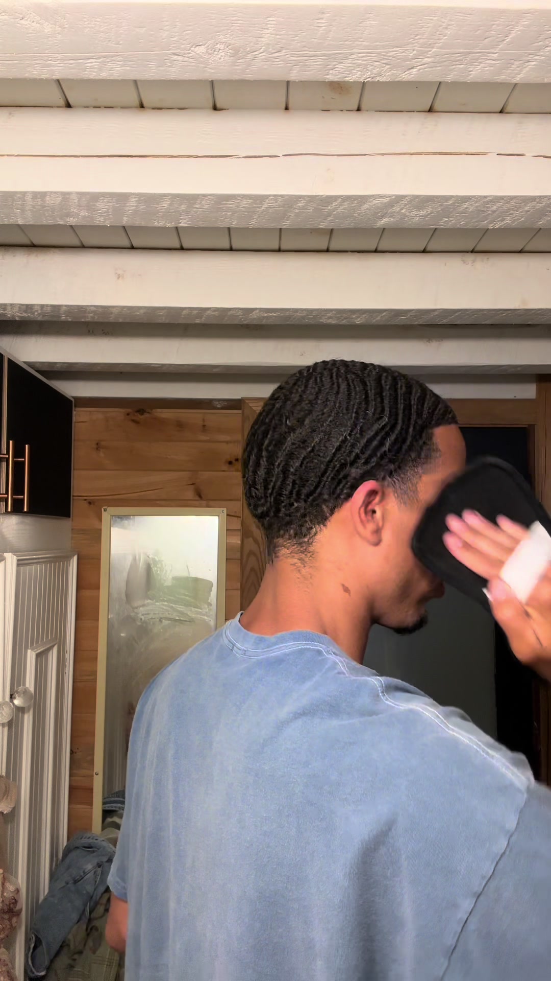 @wavesbydes