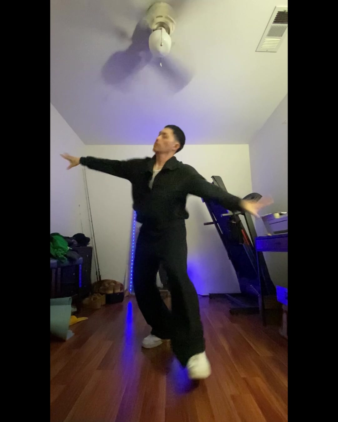 @isaacsaesee