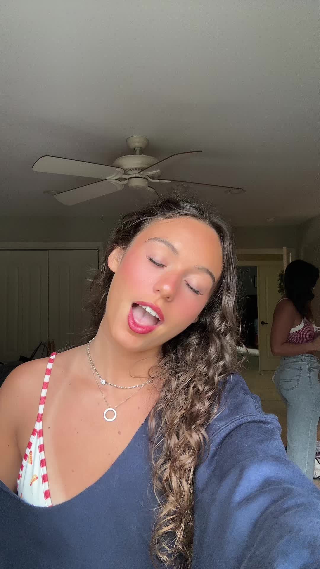 @🥂va