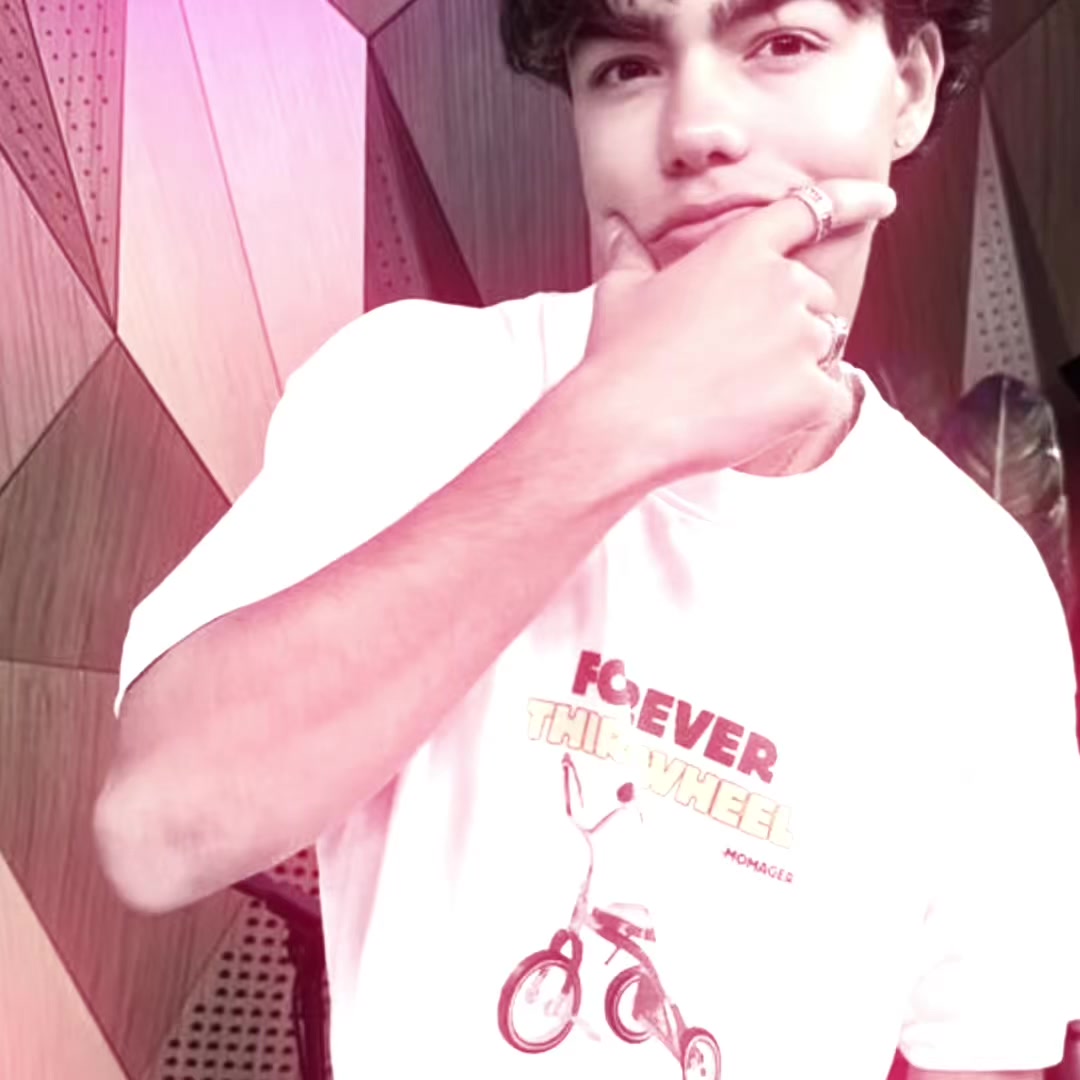 @ℳ ꨄ