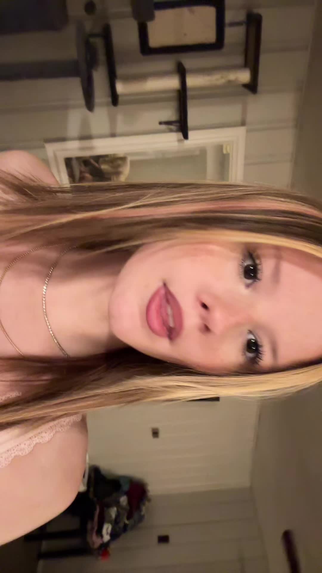 @Ashlynnnnn:)