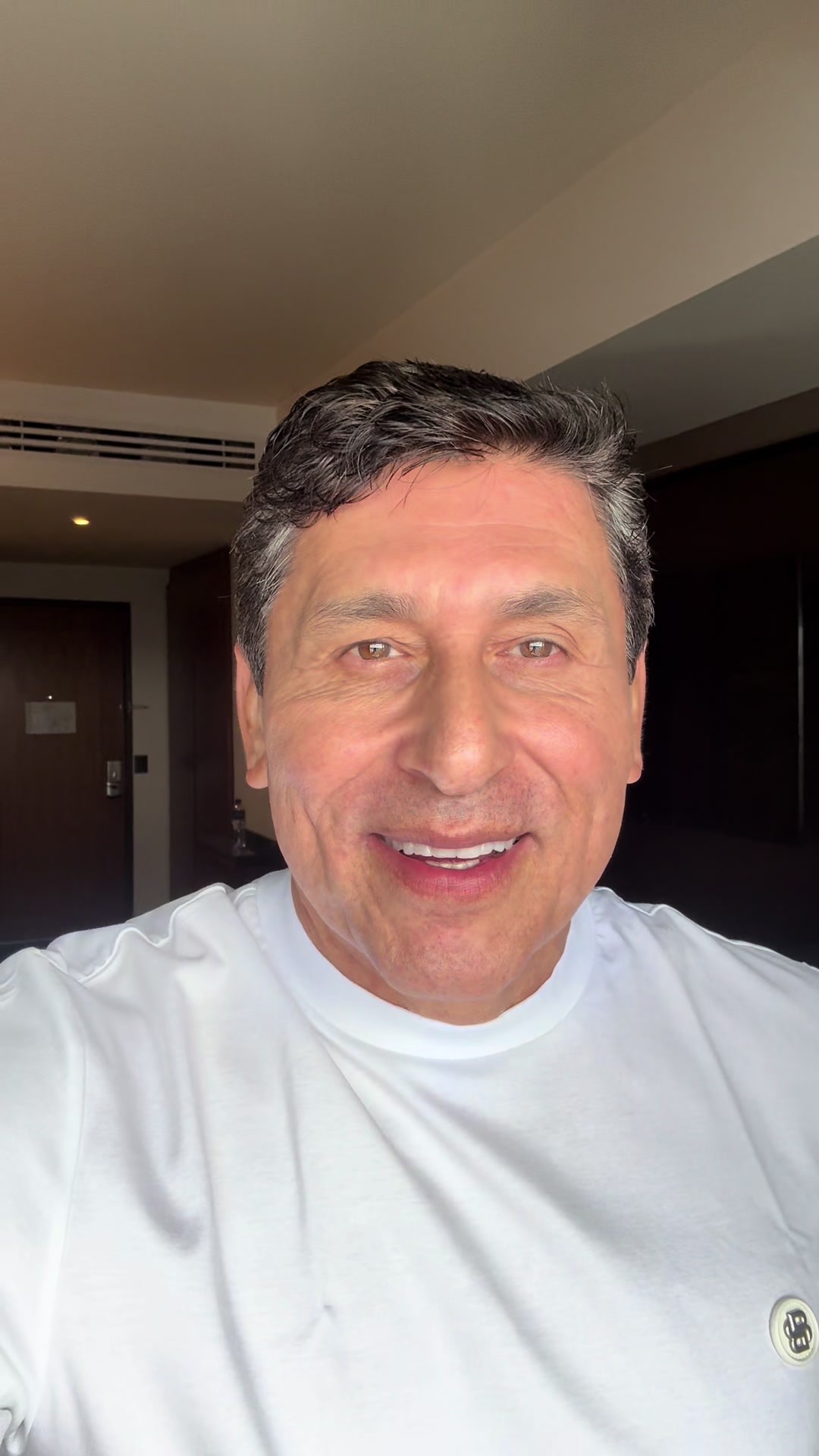 @César Lozano