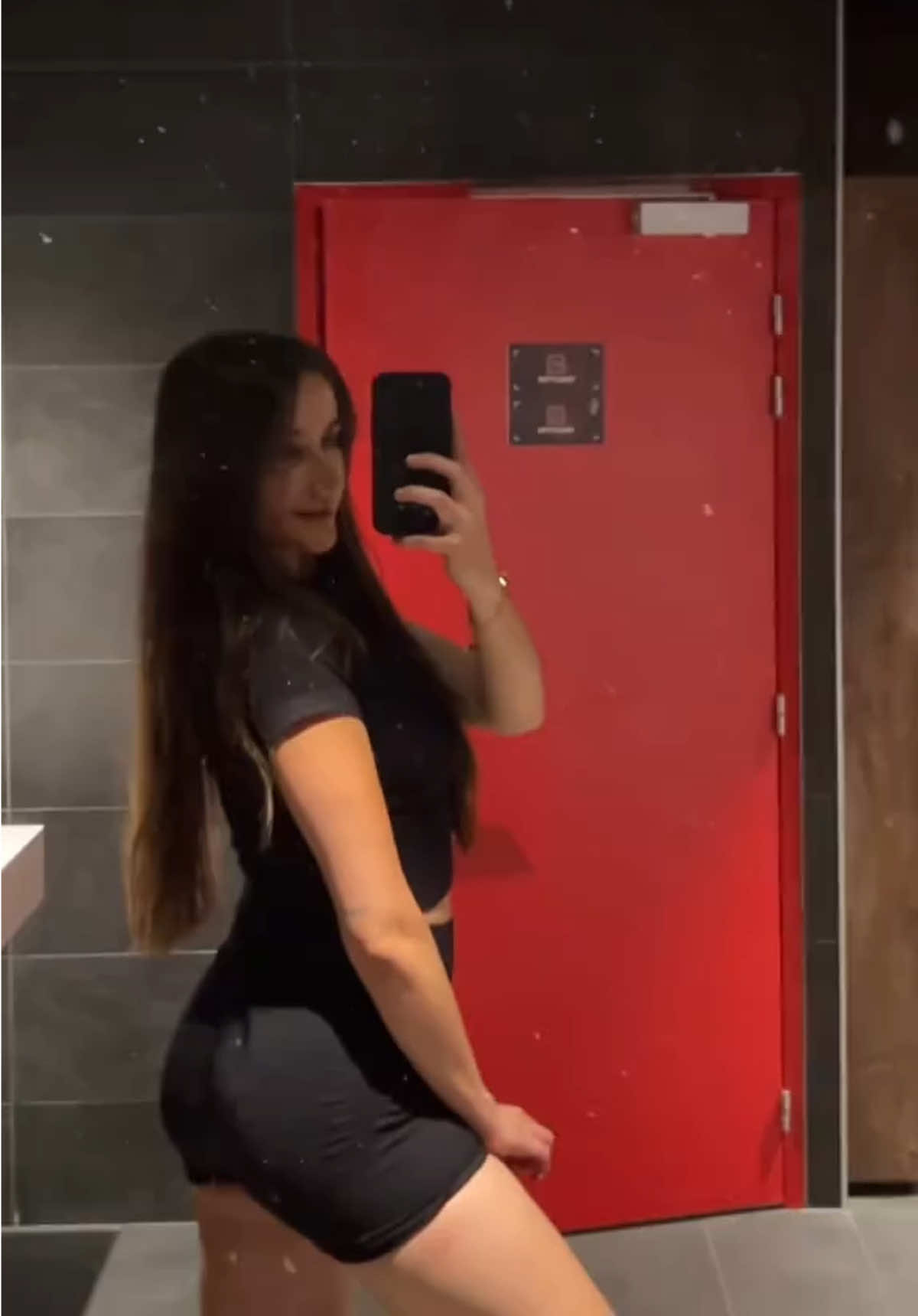@Elisa