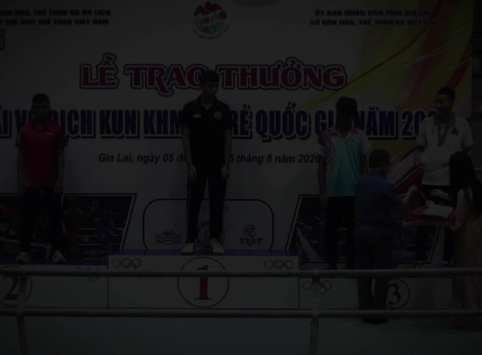 @Ating Quoc 🥊
