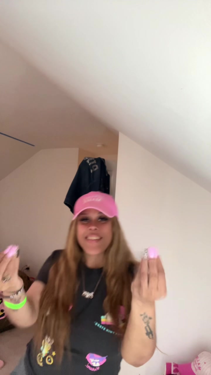 @whyshesopink