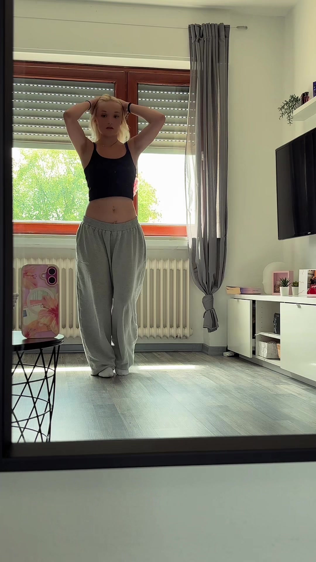@leonielarissa_