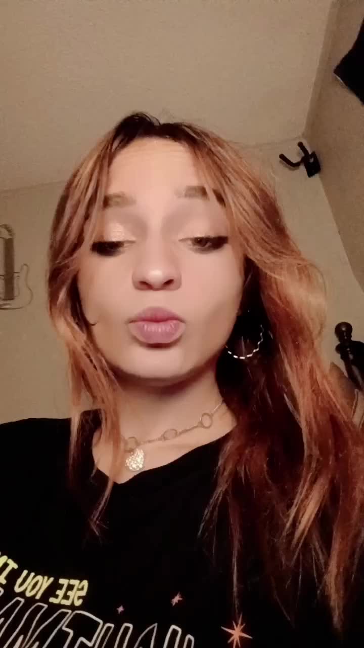 @Mia Beltran