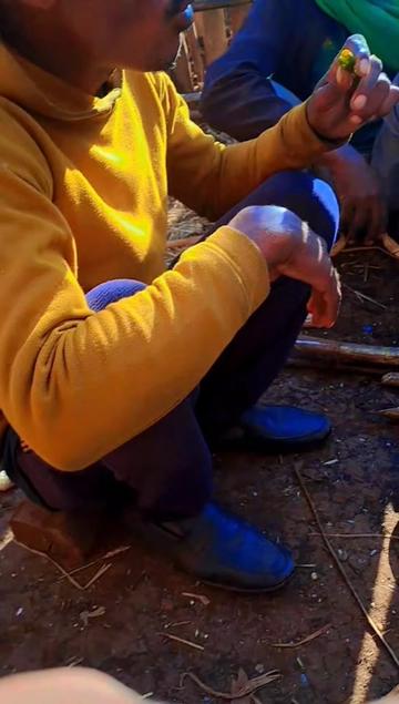 @Tesfahun Hailu/ና በይኝ ወምበርማ/