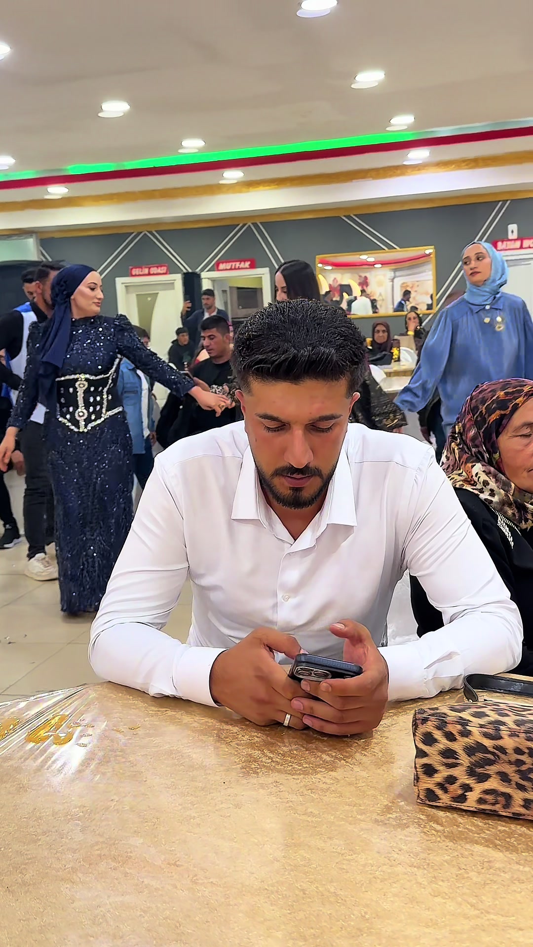 @🅴🅼🅸̇🆁_🅿︎🆁🅾︎☑️