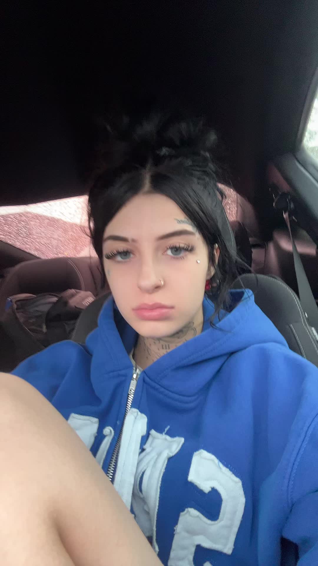 @Lilyrrrose