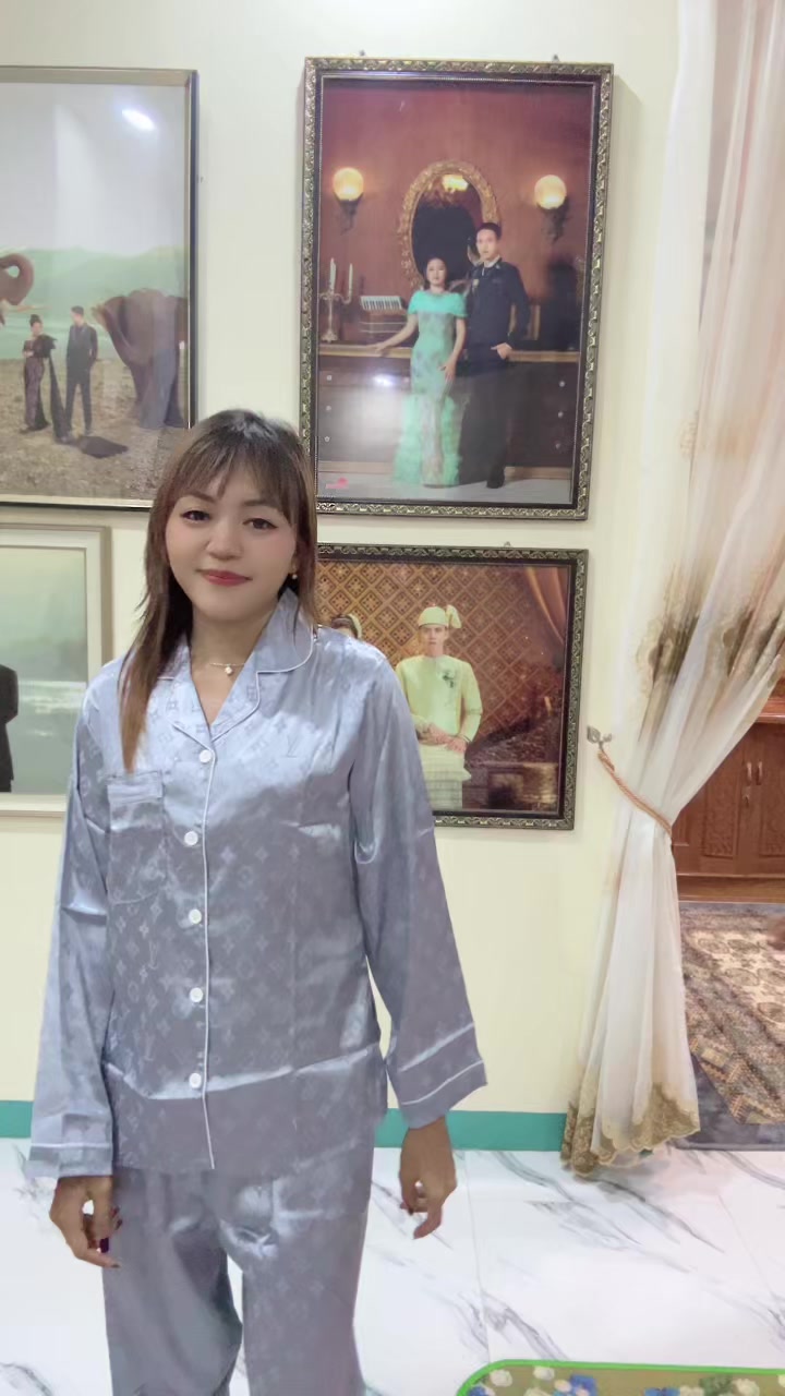 @ချယ်ရီ🌸 ရန်ကုန်စမ်းချောင်းကပါ