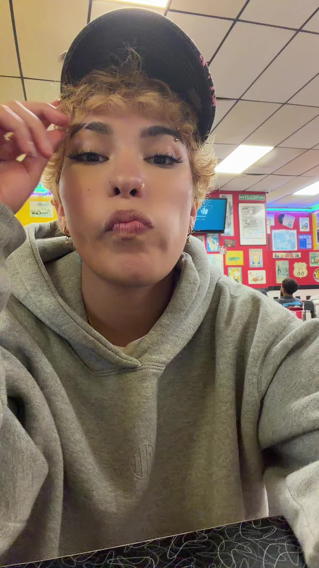 @V 😼