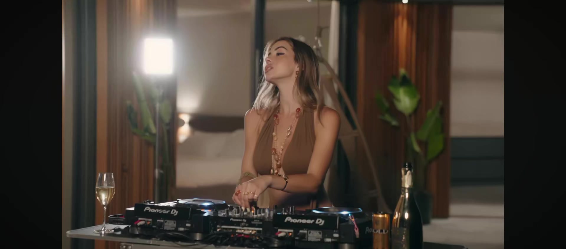 @DJ Rikstar