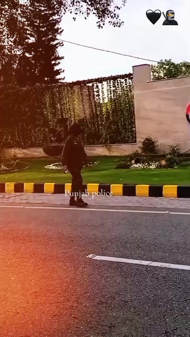 @killer police girl 😍