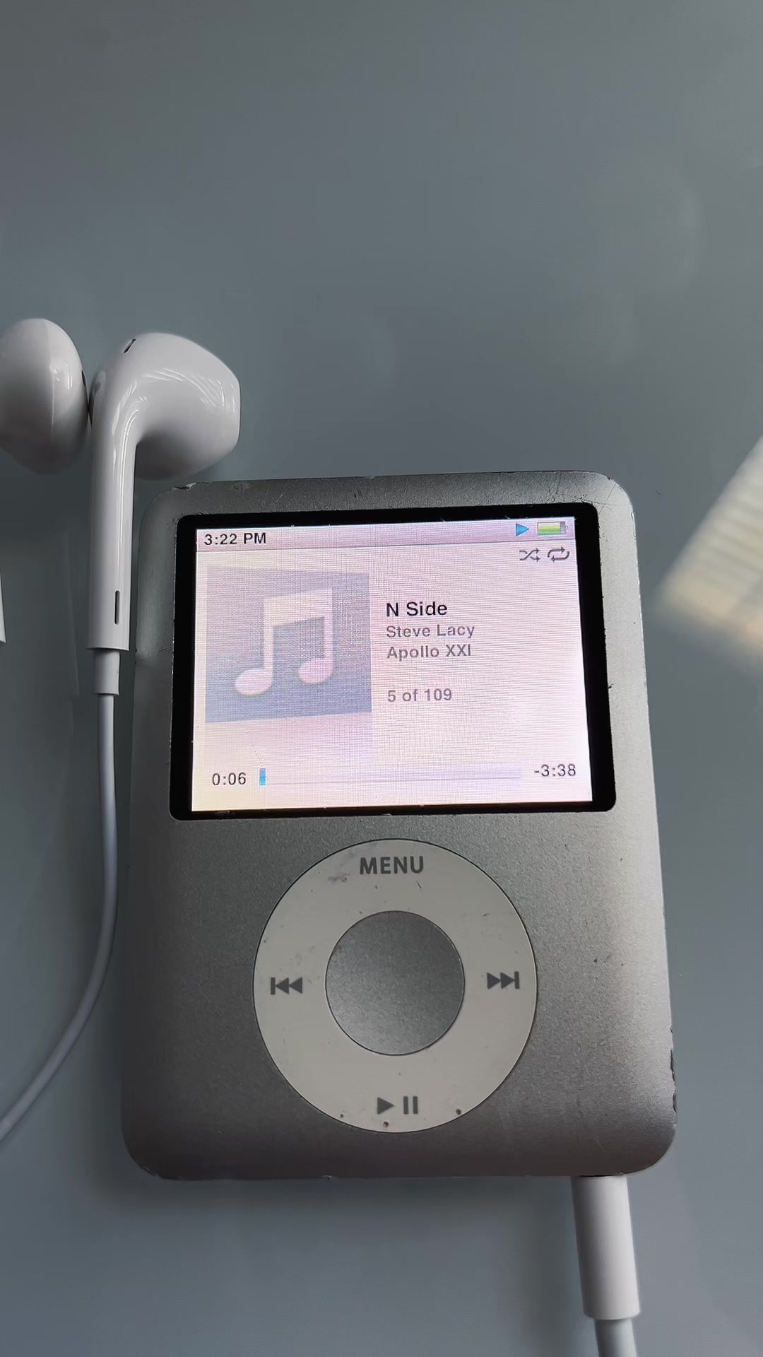 @🎧