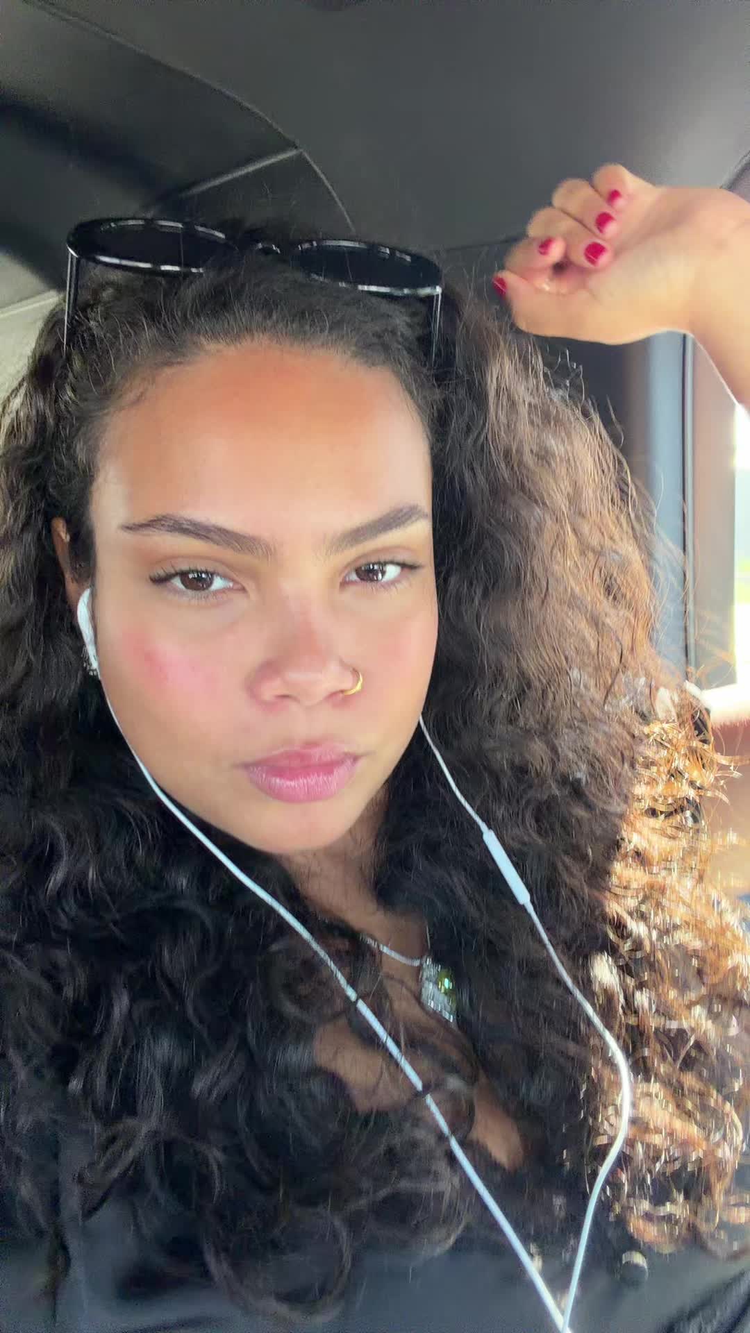 @Laura🪽