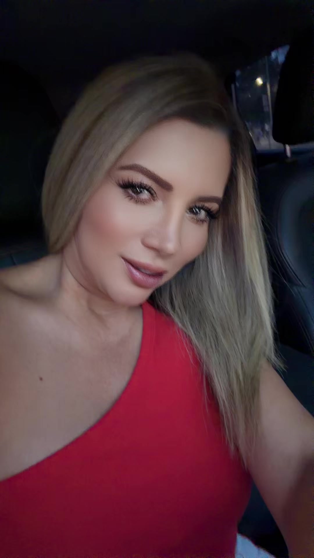 @Anna Karyna