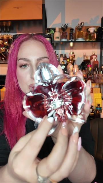 @Ari B | Fragrance & Beauty