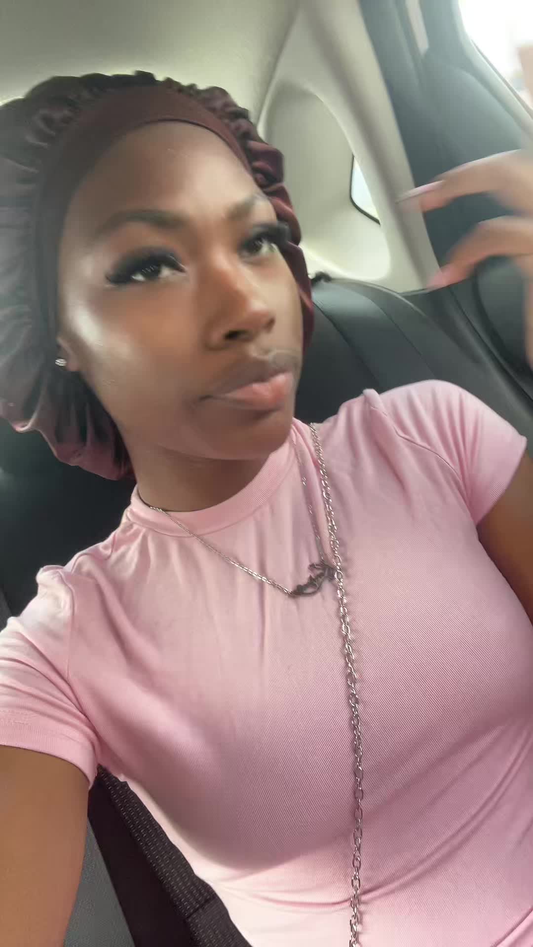 @_niyalatrice