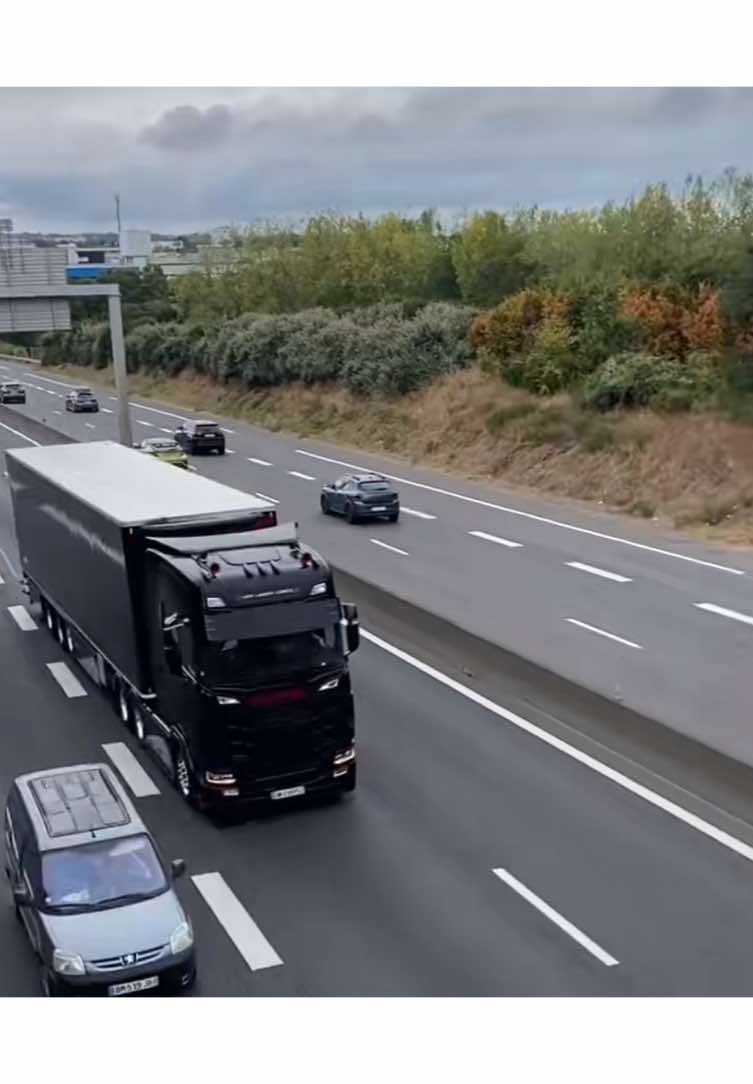 @LEOPNSX_TRUCKSPOTING🇫🇷🚨