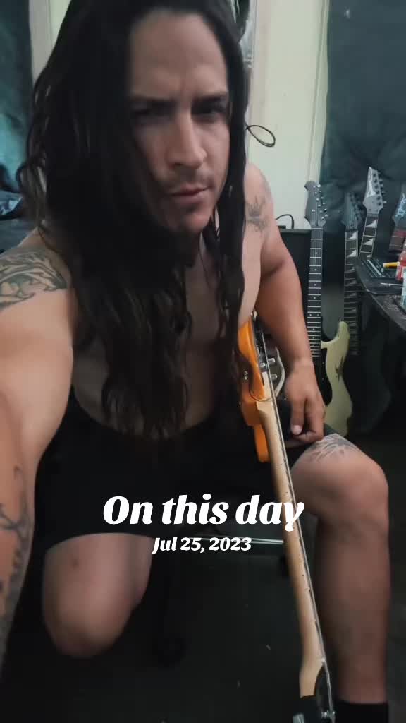 @Axl