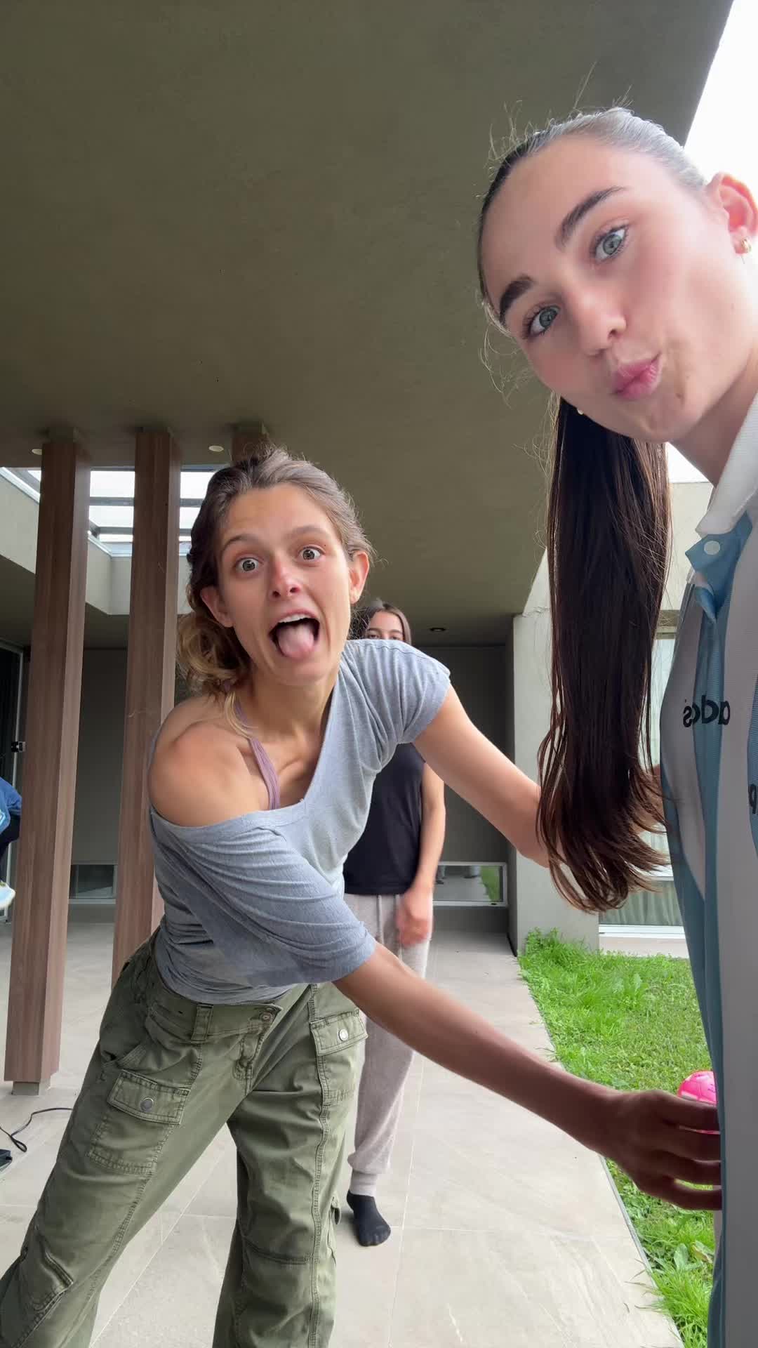 @Lo