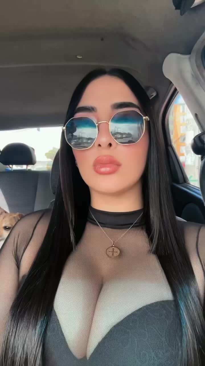 @Camila Morales🐰💜💙