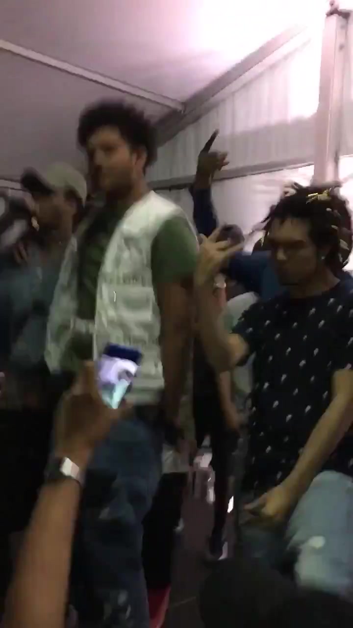 @￼